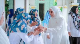 Plt Ketua TP PKK Kabupaten Barru, Ulfah Nurulhuda menghadiri Pengajian Kelompok Majelis Taklim Nurul Huda se Desa Ajakkang, Rabu (5/06/2024).
