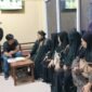 Sekelompok jamaah haji mengadu ke Polres Barru lantaran pihak travel yang memberangkatkan diduga memberi layanan tidak sesuai dijanjikan, Rabu (26/6/2024) malam.