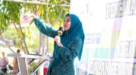 Ketua TP PKK Kabupaten Barru drg Hj Ulfah Nurul Huda Suardi, MARS saat menghadiri Pencanangan Pekan Imunisasi Nasional (PIN) Polio Tahun 2024 Tingkat Kabupaten Barru, Selasa (23/07/2024)