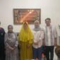 Bakal Calon Bupati Barru 2024-2029 drg Ulfah Nurul Huda Suardi, MARS bertamu (sowan) ke keluarga besar H Andi Pamadengrukka Mappanyompa Bupati Barru periode 1985-1995 di Makassar, Senin (26/08/2024).