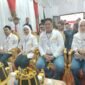 Ulfah - MHG bersama rombongan saat mendaftar di kantor KPU Barru, Selasa (27/8/2024).