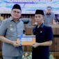 Ketua DPRD Barru saat menerima Ranperda 2024 dari Bupati Barru, Suardi Saleh, Jumat (30/08/2024).
