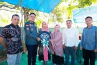 Bupati Barru, Suardi Saleh saat menyerahkan bantuan 2 unit ambulans di Puskesmas Punranga, Pujananting, Kamis (5/9/2024).