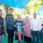Bupati Barru, Suardi Saleh saat menyerahkan bantuan 2 unit ambulans di Puskesmas Punranga, Pujananting, Kamis (5/9/2024).