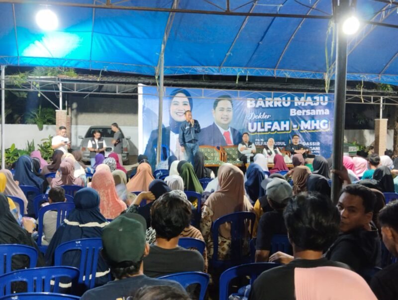 Suasana sosialisasi Ulfah - MHG di Sumpang Binangae, Barru, Selasa (17/9/2024) malam.