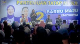 Suasana pertemuan dokter Ulfa dengan para tetangga di kediamannya  Jl Jendral Sudirman, Kota Barru, Jumat (27/9/2024).