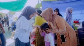 Calon bupati Barru nomor urut 2 Dokter Ulfah saat bertemu warga Barru.