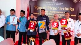 KPU Barru tetapkan nomor urut Paslon Pilkada Barru di kantor KPU Barru, Senin (23/9/2024)