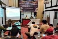 Rapat koordinasi KPU Barru bersama media dan LSM terkait membangun integritas dalam Pilkada 2024, di Hotel D'shining, Balusu, Minggu (29/9/2024).