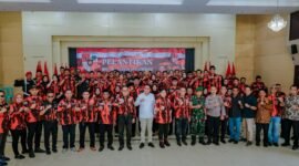 Bupati Barru, Suardi Saleh saat melantik pemuda Pancasila Barru di Baruga Singkerru Ada'e Barru, Sabtu (31/08/2024).