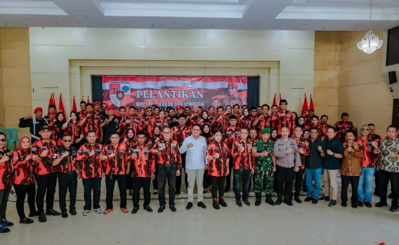 Bupati Barru, Suardi Saleh saat melantik pemuda Pancasila Barru di Baruga Singkerru Ada'e Barru, Sabtu (31/08/2024).