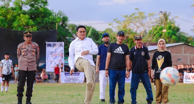 Turnamen Mini Soccer Cilellang Cup II 2024 resmi dibuka oleh Bupati Barru Suardi Saleh, Sabtu (13/7/2024). 