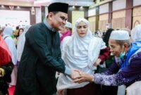 Bupati Barru, Suardi Saleh terima kedatangan jamaah haji yang tergabung dalam kelompok terbang (Kloter) 3 Makassar, Selasa (25/6/2024).