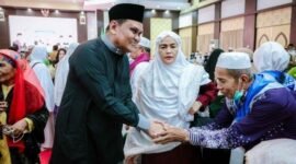 Bupati Barru, Suardi Saleh terima kedatangan jamaah haji yang tergabung dalam kelompok terbang (Kloter) 3 Makassar, Selasa (25/6/2024).