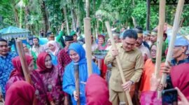 Bupati Barru, Suardi Saleh hadiri pesta panen adat Paenge masyarakat Dusun Birue, Jumat (31/5/2024).
