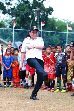 Suardi Saleh Buka Resmi School Mini Tanete Riaja