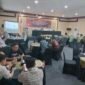 Komisi Pemilihan Umum (KPU) Barru kembali menggelar rapat koordinasi bersama forum media dan LSM di cafe 3 R di Tanete Riaja, Kabupaten Barru, Senin (21/10/2024).
