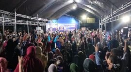 Suasana kemeriahan kampanye Paslon 2 dokter Ulfah-MHG di Kelurahan Bojo Baru, Kecamatan Mallusettasi, Rabu (23/10/2024) malam.