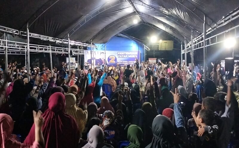 Suasana kemeriahan kampanye Paslon 2 dokter Ulfah-MHG di Kelurahan Bojo Baru, Kecamatan Mallusettasi, Rabu (23/10/2024) malam.