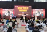 Dokter Ulfah-MHG saat tampil debat publik pertama di gedung Islamic Centre Barru, Rabu (30/10/2024).