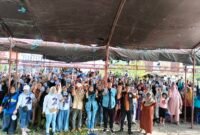 Dokter Ulfah-MHG bersama warga dusun Labuangnge, Desa Kupa, Kecamatan Mallusetasi, Barru, Jumat (1/11/20204).