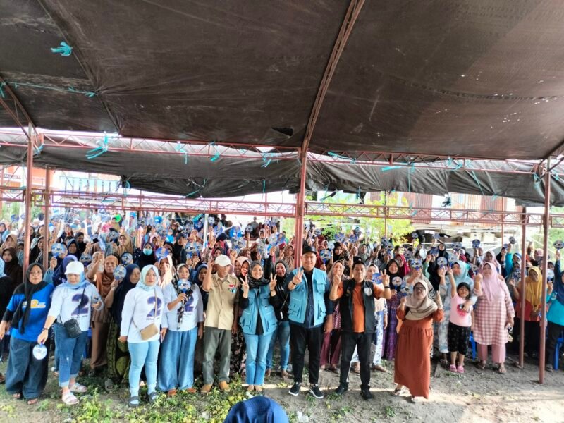 Dokter Ulfah-MHG bersama warga dusun Labuangnge, Desa Kupa, Kecamatan Mallusetasi, Barru, Jumat (1/11/20204).
