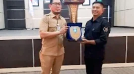 Sekda Kota Parepare, Amarung Agung Hamka membuka Workshop Jurnalistik Kehumasan di Auditorium BJ Habibie, Senin (2/1/2026).