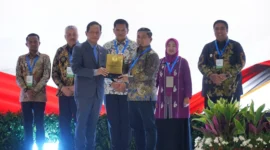 Wali Kota Parepare, Tasming Hamid terima penghargaan pengelolaan sampah terbaik dari Kementerian Lingkungan Hidup pada Rakornas Pengelolaan Sampah Tahun 2026 di Balai Kartini, Jakarta, Rabu (25/2/2026).