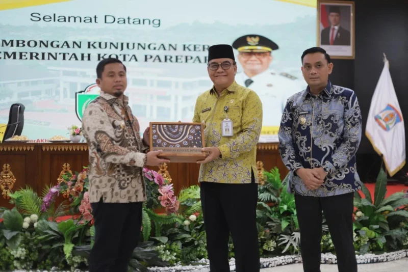 Wali Kota Parepare, Tasming Hamid, bersama rombongan Forum Koordinasi Pimpinan Daerah (Forkopimda) serta jajaran Pemerintah Kota Parepare melakukan kunjungan kerja ke Kota Balikpapan, Jumat (23/1/2026).