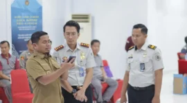 Wali Kota Parepare, Tasming Hamid hadir langsung di kegiatan Bhakti Sosial Donor Darah di Kantor Imigrasi kelas II Parepare. Selasa, (20/1/2026).