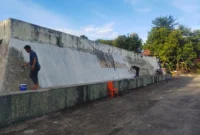 ASN lingkup Pemkot Parepare bahu membahu melakukan pembenahan Masjid Agung KH Abdurrahman Ambo Dalle.