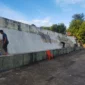 ASN lingkup Pemkot Parepare bahu membahu melakukan pembenahan Masjid Agung KH Abdurrahman Ambo Dalle.