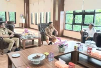 Ketua PWI Kota Parepare, Fatahuddin audiensi dengan Wali Kota Parepare Tasming Hamid di ruang kerjanya, didampingi Sekretaris Daerah Parepare, Amarun Agung Hamka. (Foto: ist).