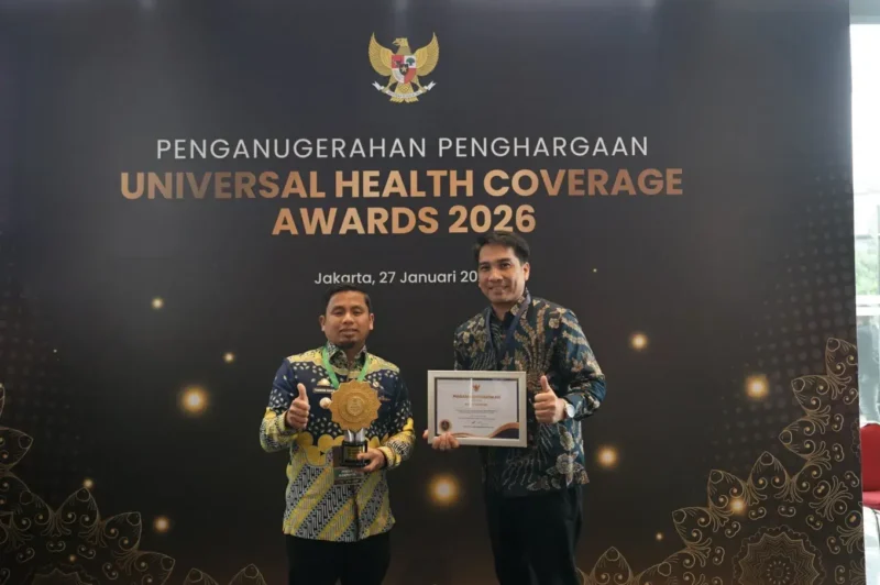 Wali Kota Parepare, Tasming Hamid terima penghargaan UHC Award 2026 Kategori Madya dari Menteri Koordinator Bidang Pemberdayaan Masyarakat, Abdul Muhaimin Iskandar di Jakarta, Selasa (27/1/2026).