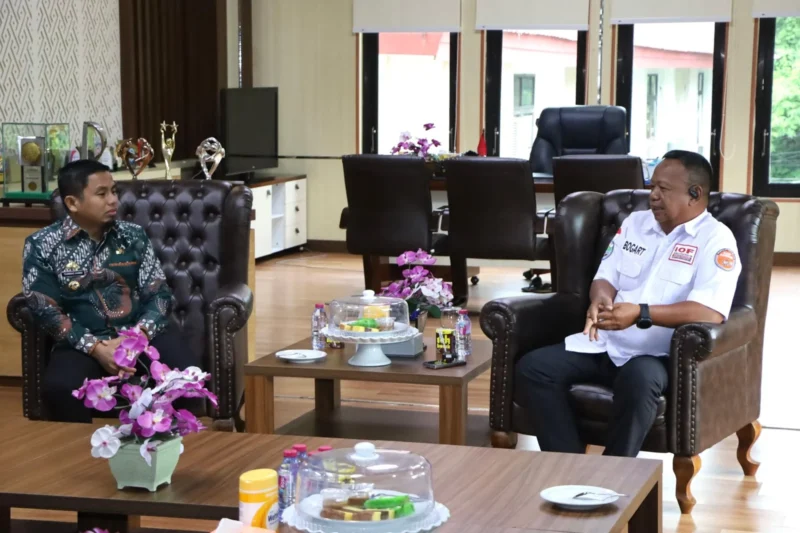 Wali Kota Parepare, Tasming Hamid menerima audiensi pengurus IOF Parepare di ruang kerjanya, Kantor Sekretariat Daerah Kota Parepare, Kamis (8/1/2026).
