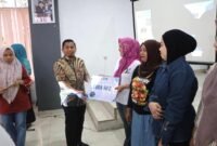 Pemkot Salurkan Bantuan Peralatan dan Bekali Pelaku Usaha. (Foto: humas)