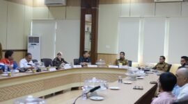 Wali Kota Parepare, Tasming Hamid, memimpin rapat monitoring dan evaluasi (Monev) terkait penyaluran BBM dan LPG di Kota Parepare, Senin (14/9/2026).