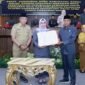 Ketua DPRD Barru, Syamsuddin Muhiddin (kanan) saat menghadiri rapat paripurna KUA PPAS APBD tahun anggaran 2026 di DPRD Barru