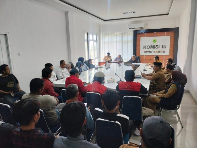 Suasana pertemuan saat RDP di Komisi III DPRD Barru