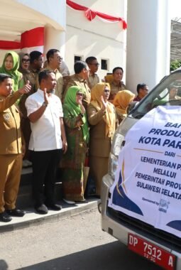 Tasming Hamid Pastikan Bantuan Susu KemenPPPA Tepat Sasaran di Parepare