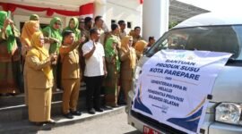 Wali Kota Parepare, Tasming Hamid, menghadiri pelepasan secara simbolis distribusi bantuan produk susu dari Kementerian Pemberdayaan Perempuan dan Perlindungan Anak (KemenPPPA) RI di Aula Asta Cita Rumah Jabatan Gubernur Sulsel, Kota Makassar, Senin (5/10/2026).